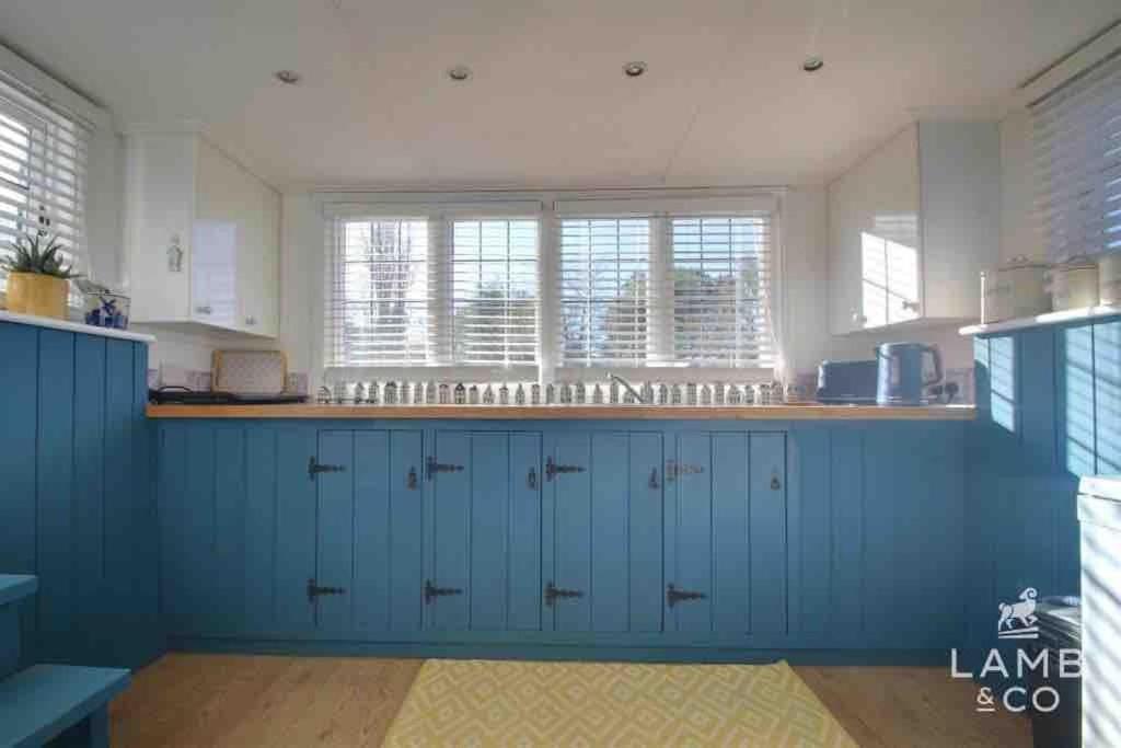 Toosey Lass - St Osyth Creek Saint Osyth エクステリア 写真