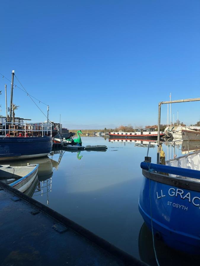 Toosey Lass - St Osyth Creek Saint Osyth エクステリア 写真
