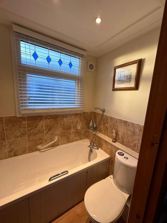 Toosey Lass - St Osyth Creek Saint Osyth エクステリア 写真
